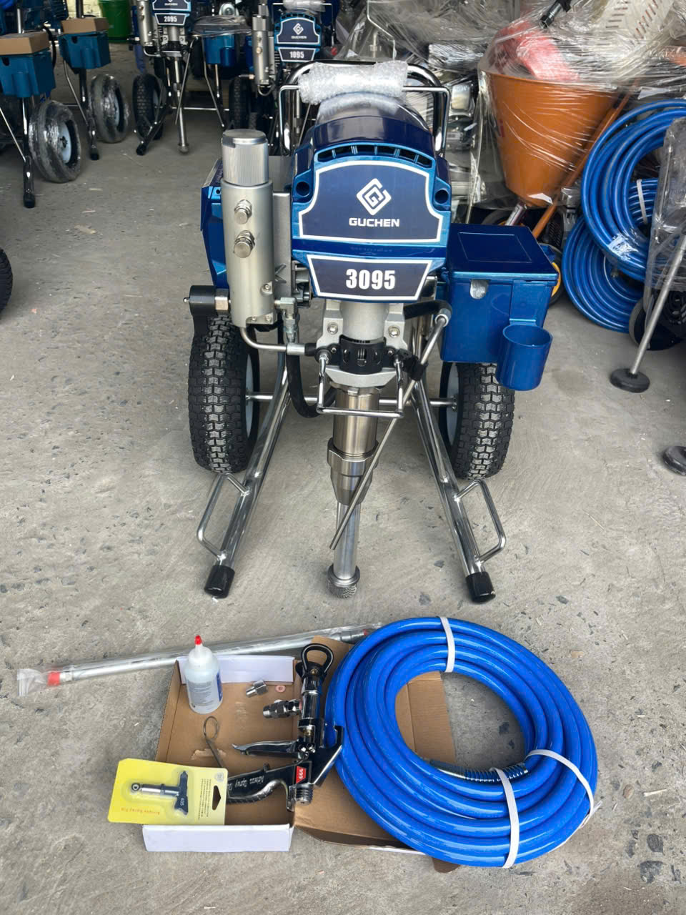 Máy phun bột trét đa năng Guchen 3095