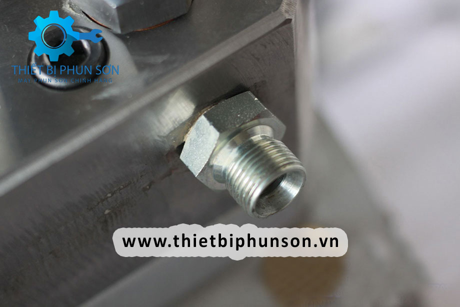giá máy phun bột trét gk7000