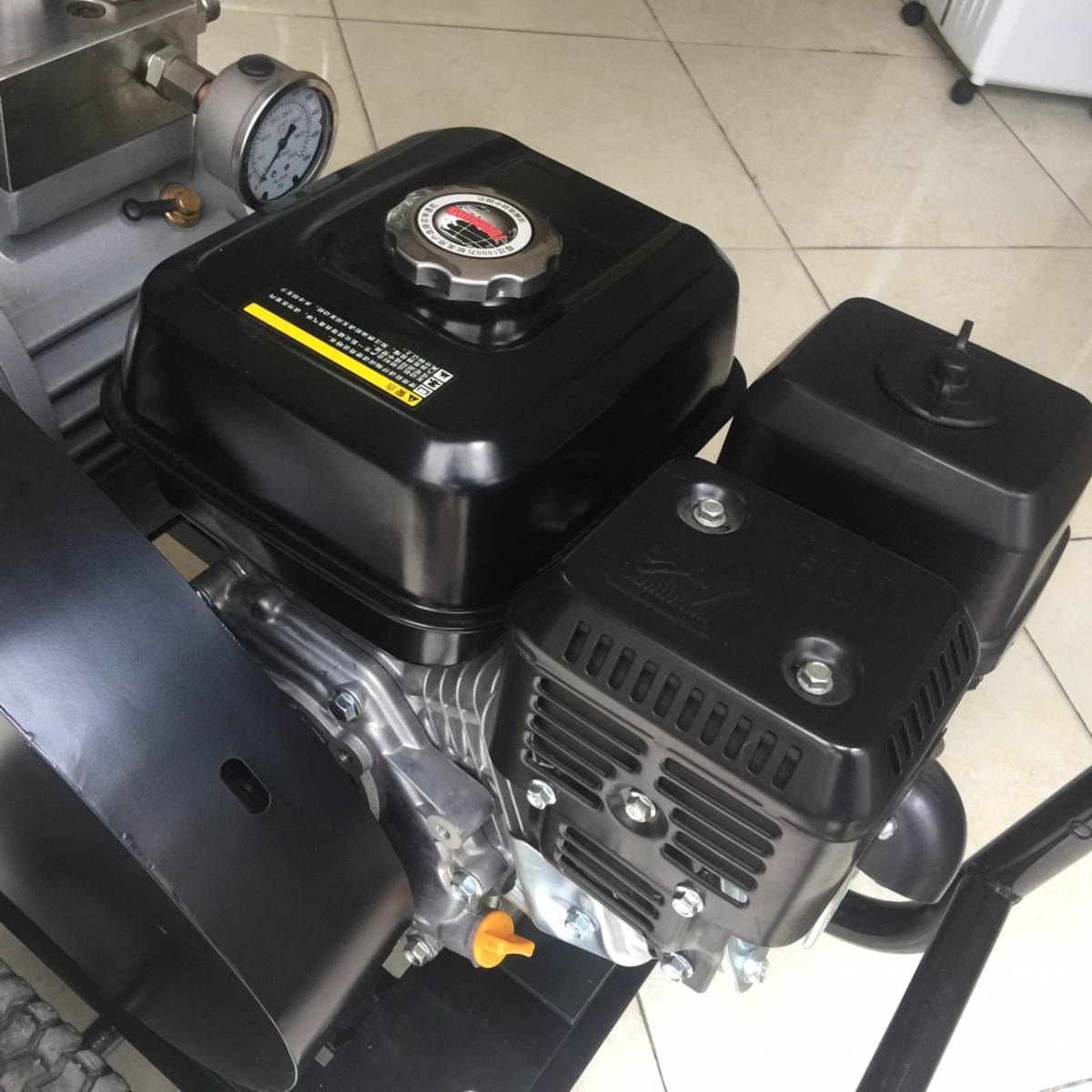 máy phun bột trét GK-8600 giá tốt